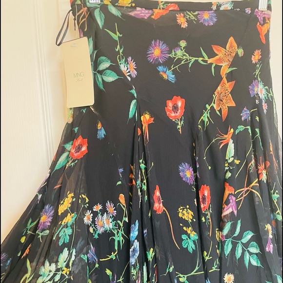 Mango skirt with size zipper closure - Picture 3 of 6